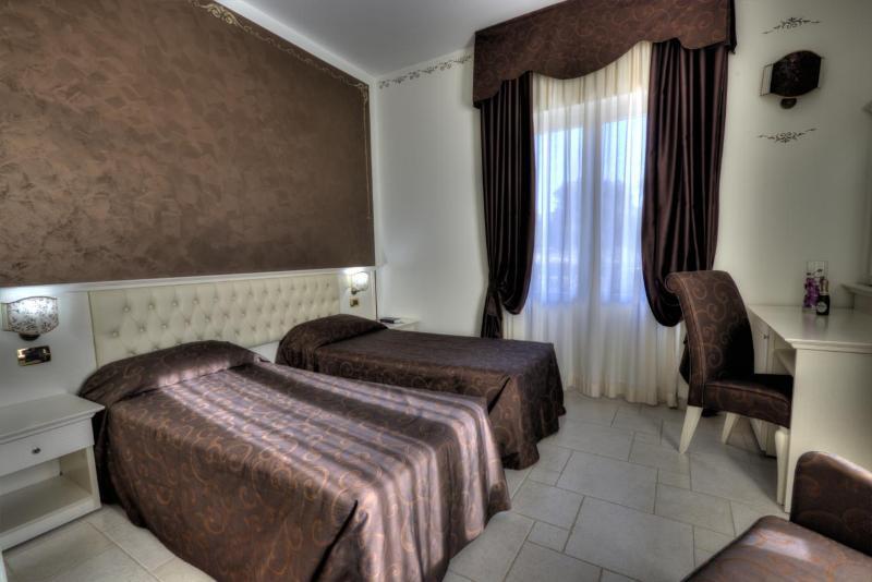 Hotel Madonna Delle Grazie Ceglie Messapica Exterior photo